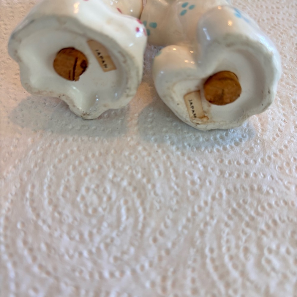 Ceramic Praying Figurines - Cream with Red and Blue Accents - Picture 3 of 4